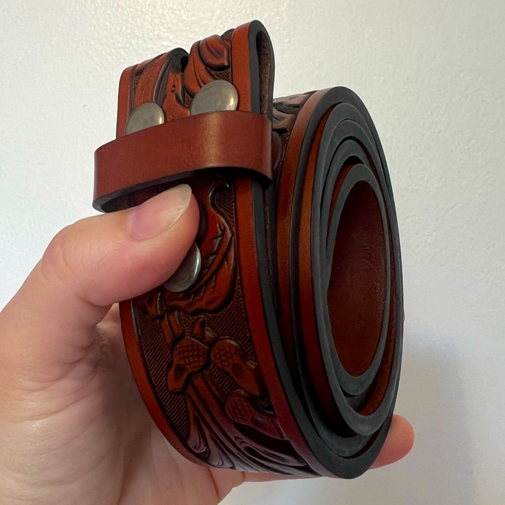 Western oak acorn embossed 1.5” leather belt 42
